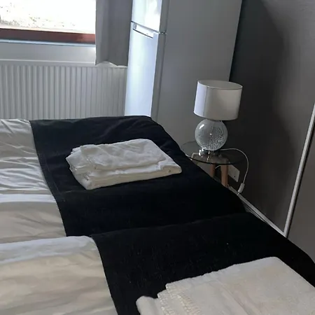 Ellivuori. Ellin Pooli 4 *