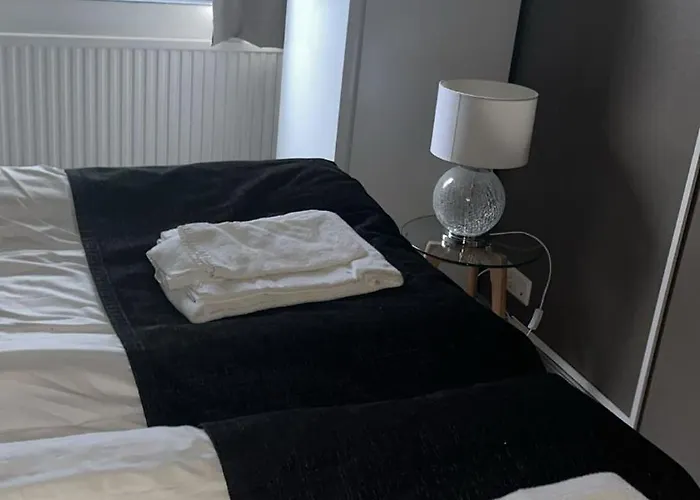 Ellivuori. Ellin Pooli 4 *